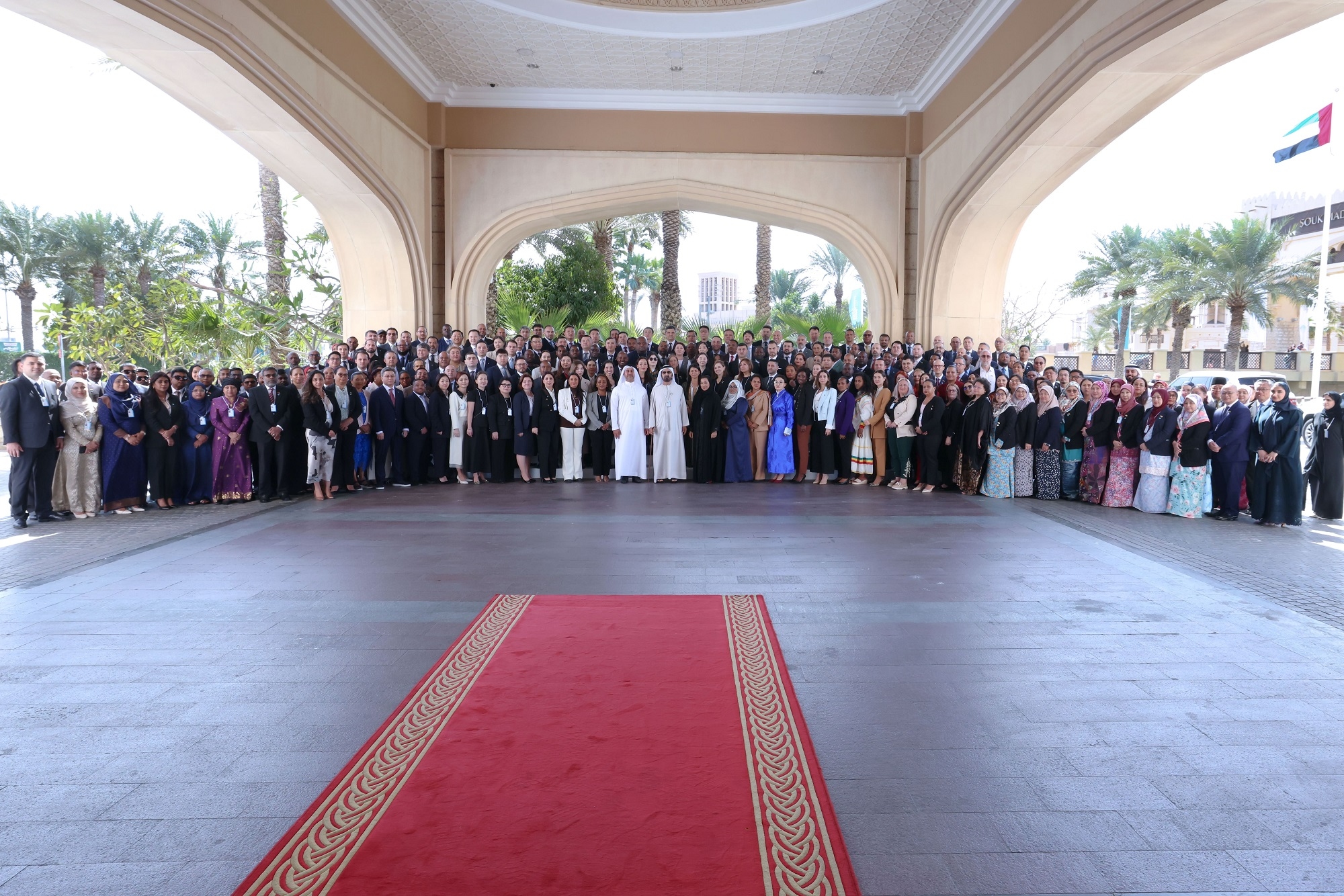 Mohammed bin Rashid attends graduation of 244 participants from 11 international government leadership programmes