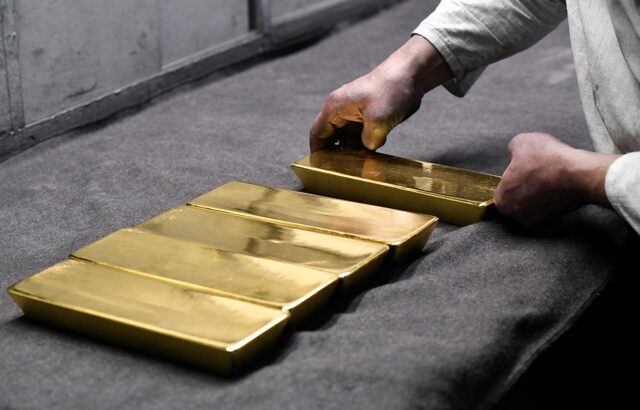 Gold Hits New Record Above $3,350 as Safe-Haven Demand Surges Amid Escalating Trade Tensions
