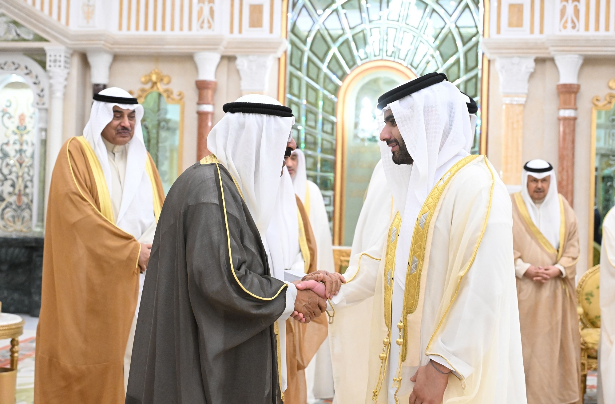 Kuwait Emir receives Mansoor bin Mohammed