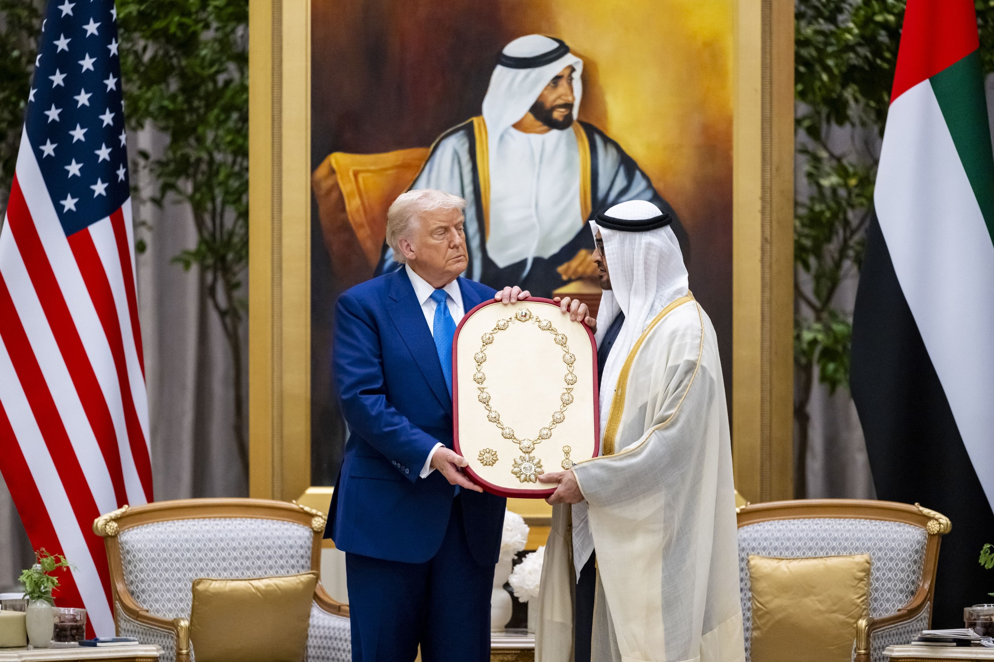 UAE President awards Order of Zayed to US President in recognition of efforts to strengthen bilateral ties