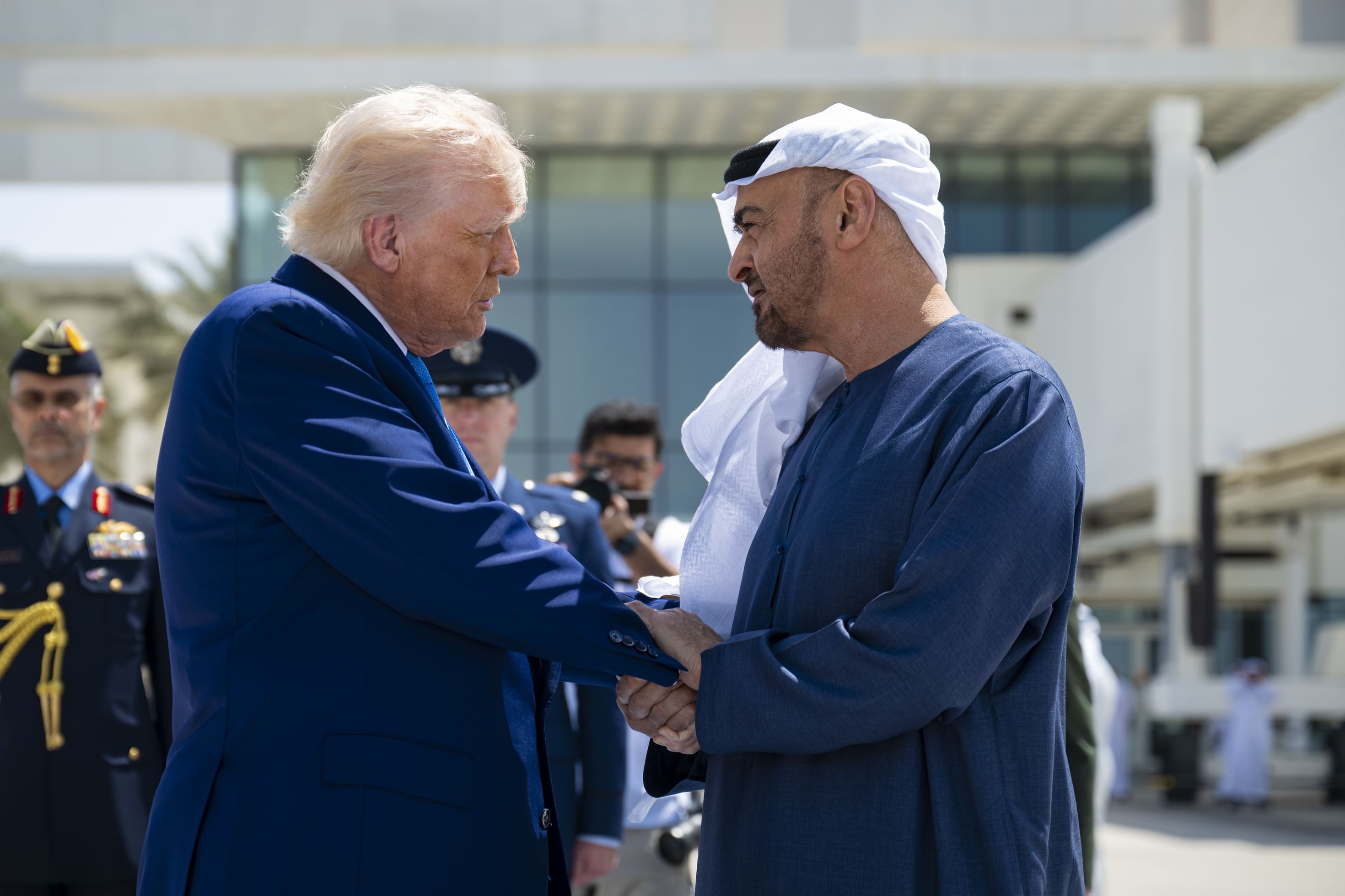 UAE President bids farewell as US President concludes state visit to the UAE