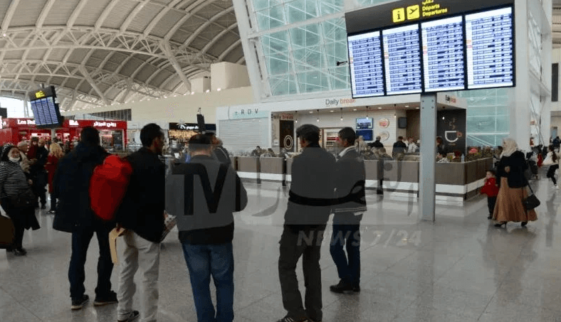 كاميرات مطار الجزائر تُطيح بعونين يسرقان حقائب المسافرين!