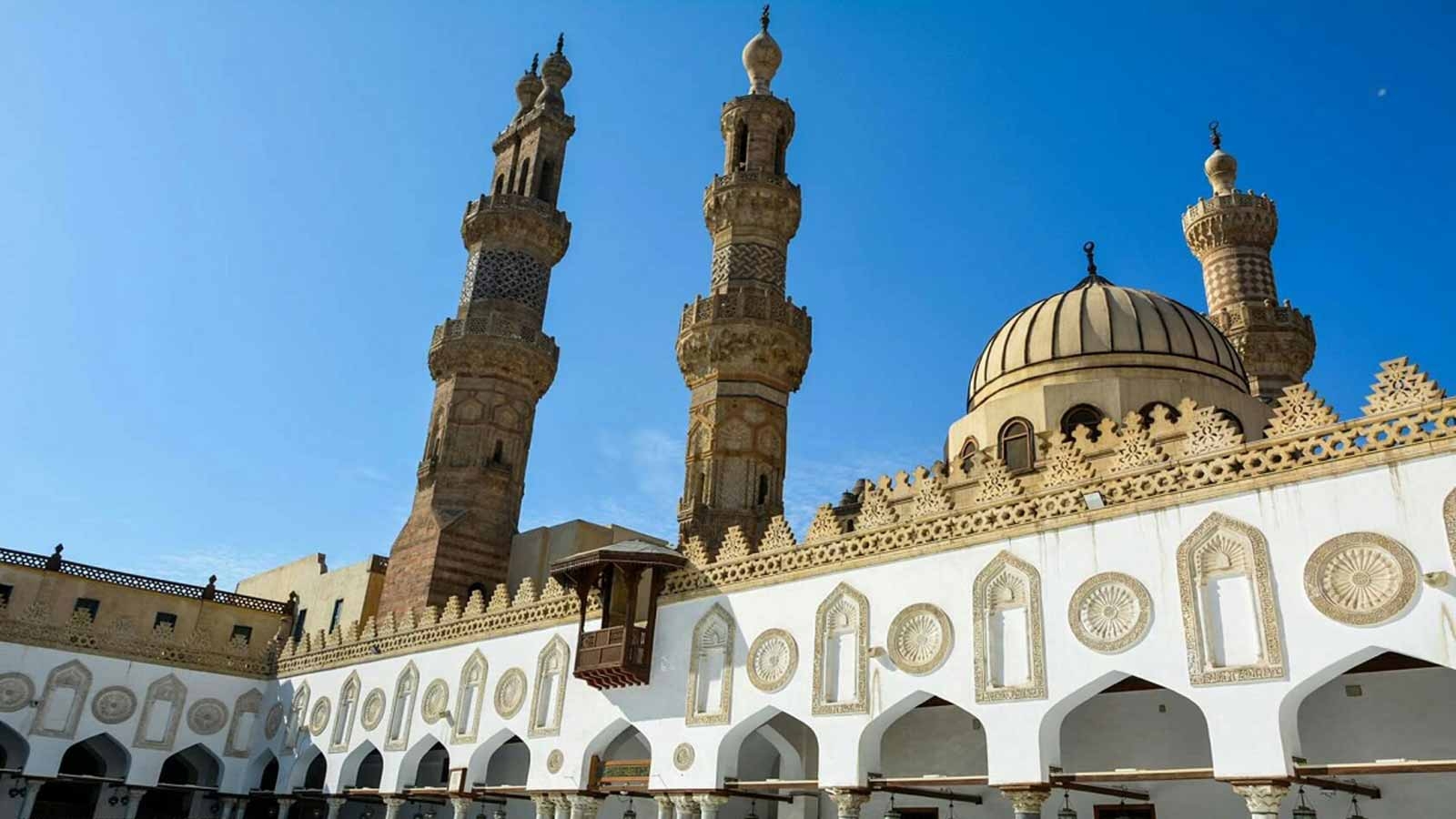 الأزهر الشريف يدين قتل مصلٍ في مسجد بفرنسا