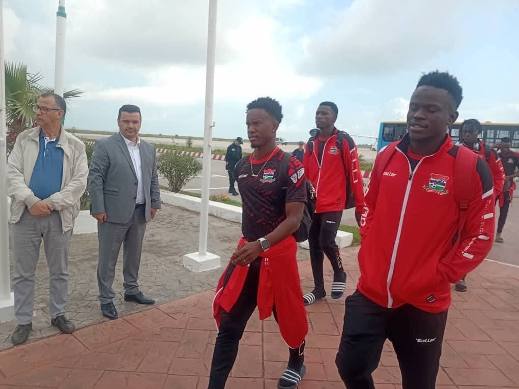 بالصور.. بعثة منتخب غامبيا تحل بعنابة تحسبا لمواجهة محليي الخضر