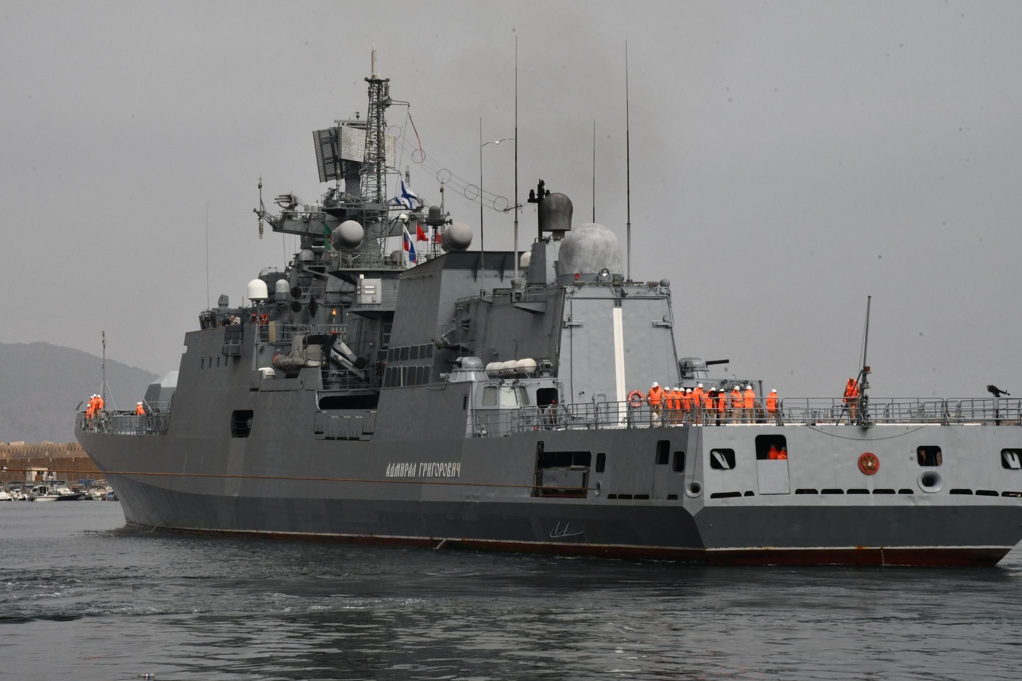 رسو الفرقاطة Admiral Grigorovitch بميناء وهران