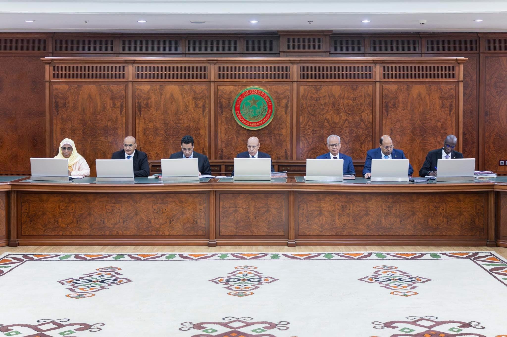 مجلس الوزراء يصادق مشروع قانون لتنظيم النشاط الصناعي (بيان)