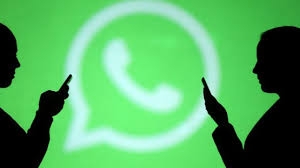 "واتساب" يختبر ميزة لإعادة مشاركة تحديثات الحالة لنظام "iOS"