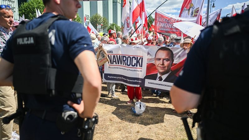Parliamentary speaker to swear in Polish president-elect despite doubts