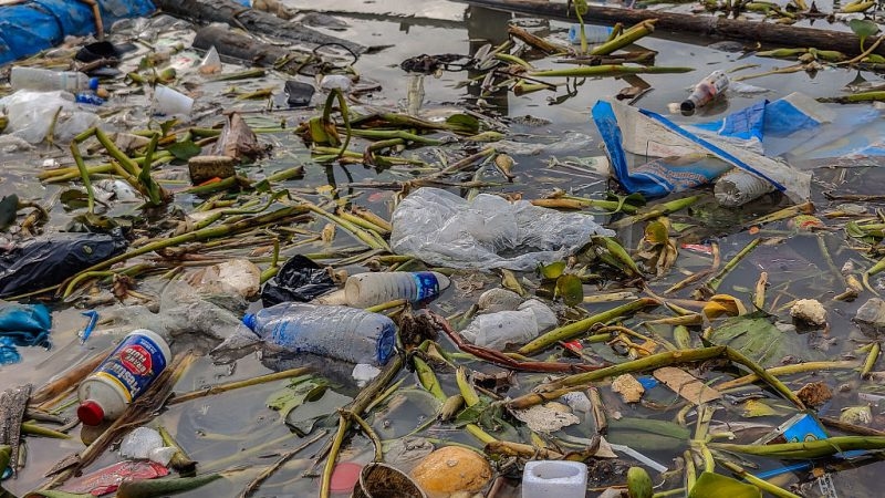 Plastic promises: EU enters tough talks with petrostates over global treaty
