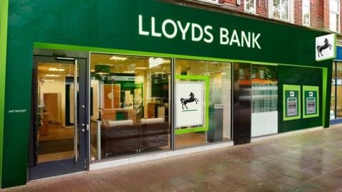 Lloyds launches in-app barcode cash deposit scanning at PayPoint stores