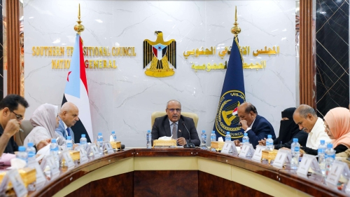 صدمة سياسية: الانتقالي يتهم رئيسه الزبيدي ضمنياً بالفشل في حضرموت