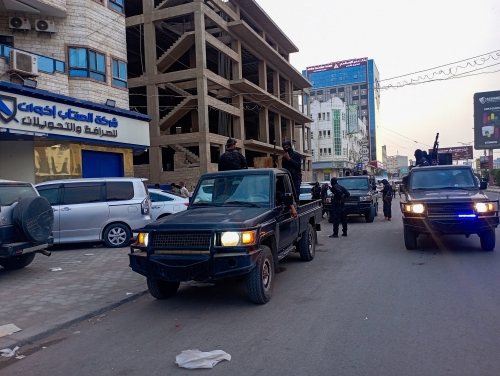 هجوم غير متوقع في عدن.. شاهد ما فعله جهاز مكافحة الإرهاب بـ30 شركة صرافة (صور)
