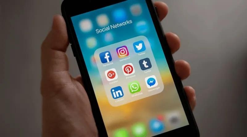 حكم استخدام السوشيال ميديا فى"تصفية"حسابات الزوجين حال الانفصال