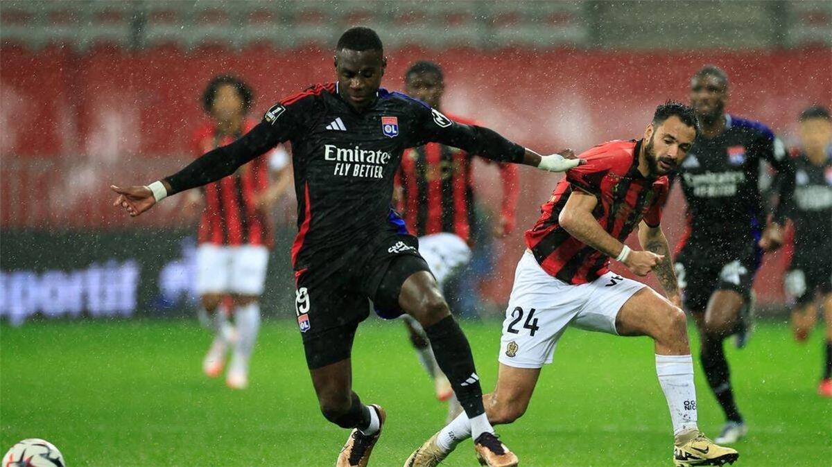 فى غياب عبد المنعم.. نيس يسقط بثنائية أمام ليون في الدوري الفرنسي