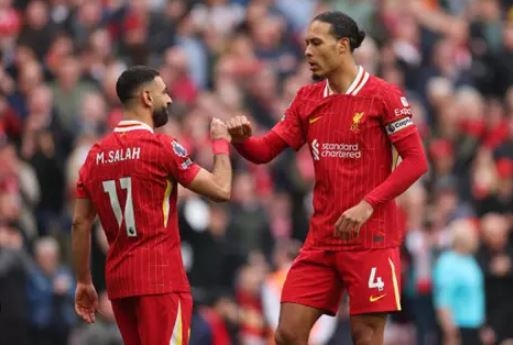ليفربول يتجنب خسارة ملايين الولارات بالتجديد لـصلاح وفان دايك