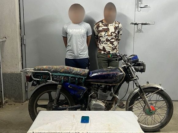 ضبط عاطلين سرقا تليفون محمول طالب اثناء سيره بالطريق العام بأسيوط