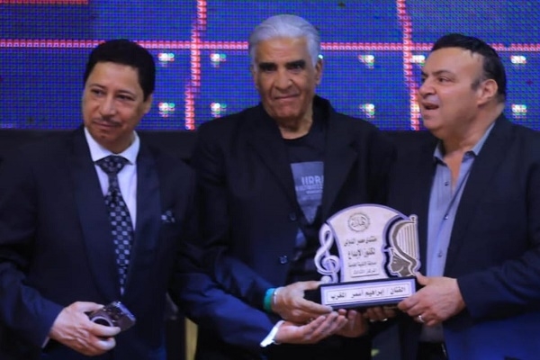 المطرب المغربي ابراهيم اسمر يفوز بالجائزة الثالثة فى المهرجان الد