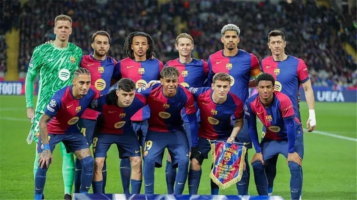 موقف ليفاندوفسكي.. فليك يعلن تشكيل برشلونة لمواجهة ريال مدريد