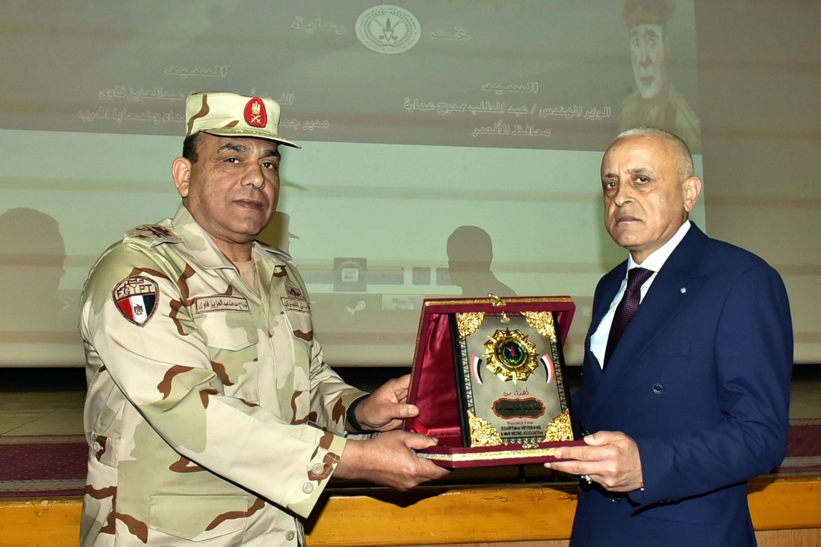 محافظ الأقصر يشهد الاحتفال بيوم الشهيد