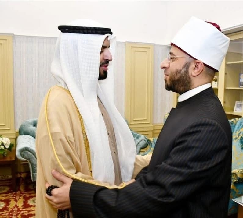 وزير الأوقاف يهنئ الدكتور عمر حبتور الدرعي على منحه درجة وزير