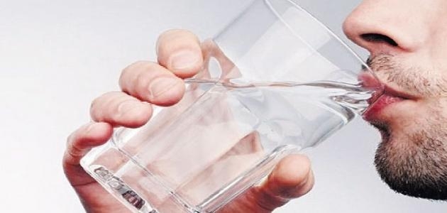 الاكتفاء في السحور بشرب الماء هل يُنقص من فضله وثوابه؟