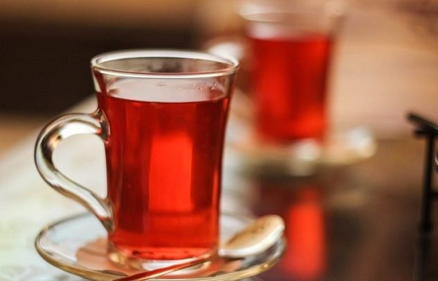 أضرار شرب الشاي بعد وجبة الإفطار في رمضان .. تعرف عليها