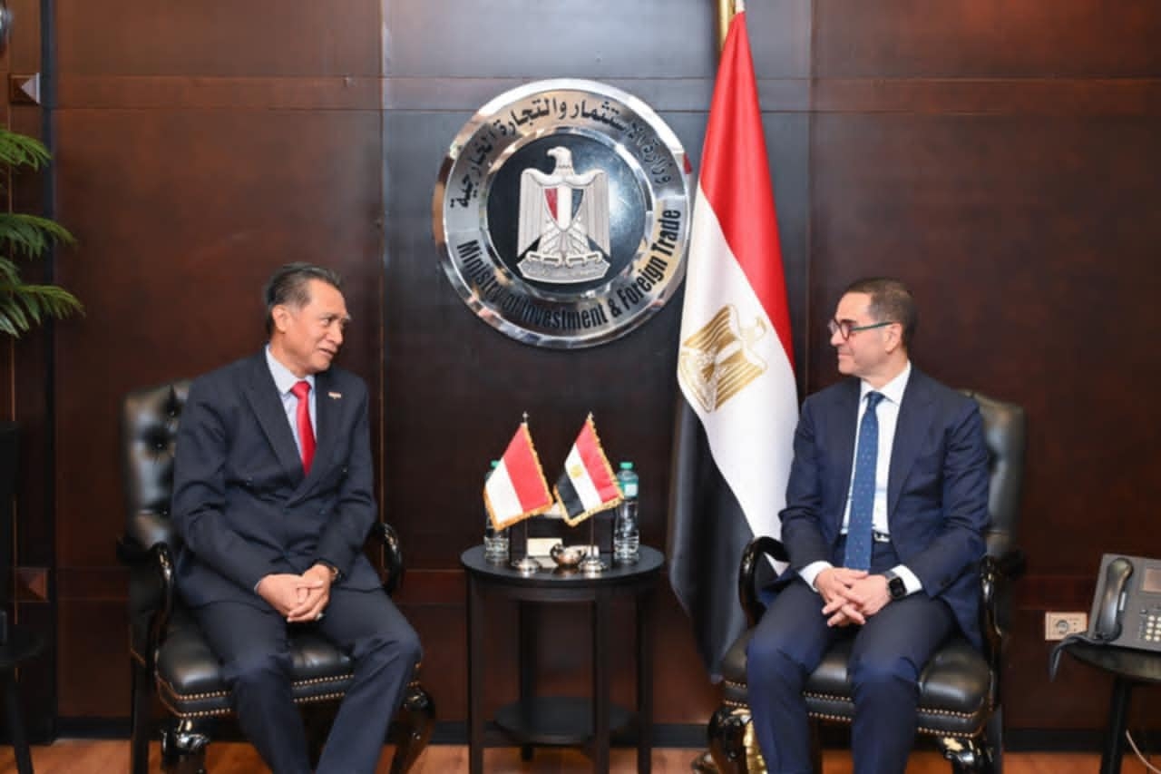خلال لقائة بسفير إندونيسيا