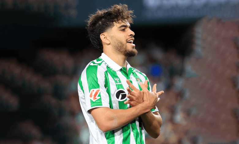 ميلان يجهز عرضًا ضخمًا لخطف نجم المنتخب المغربي من نابولي