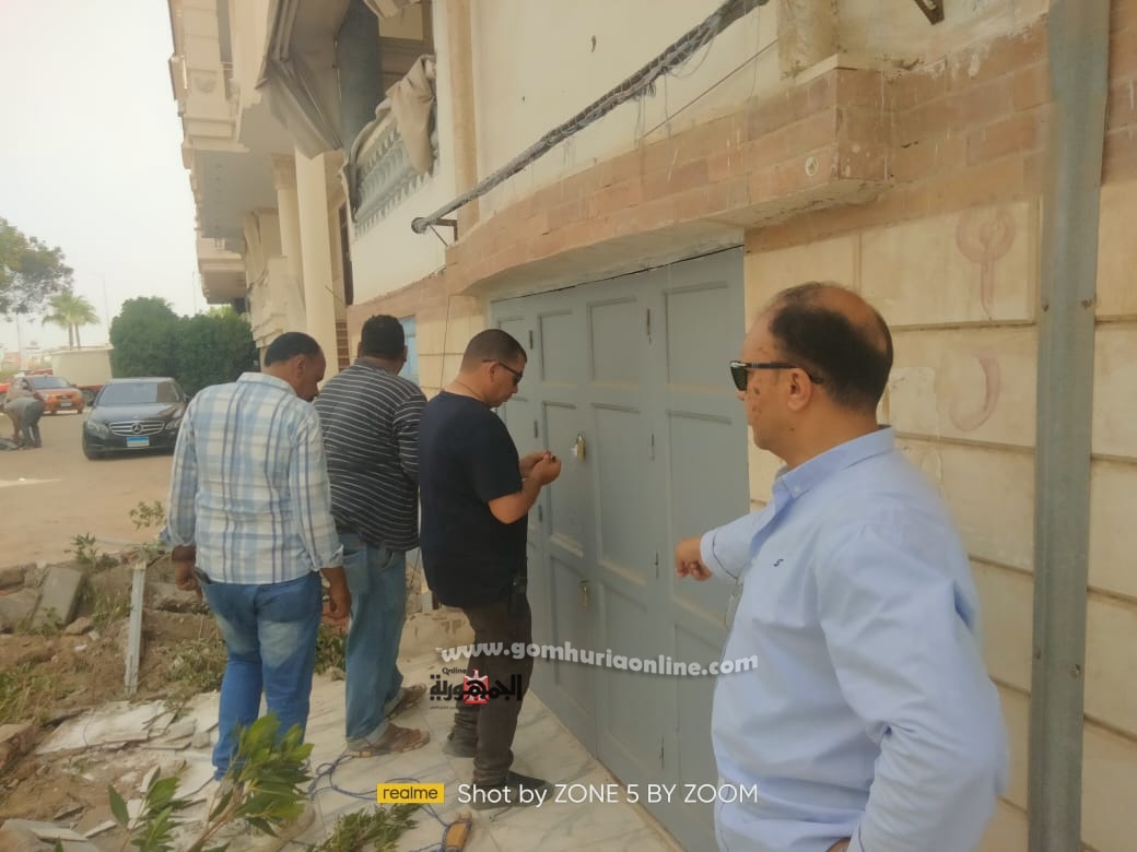 رئيس مدينة رأس البر يقود حملة مكبرة لرفع الإشغالات بالشوارع