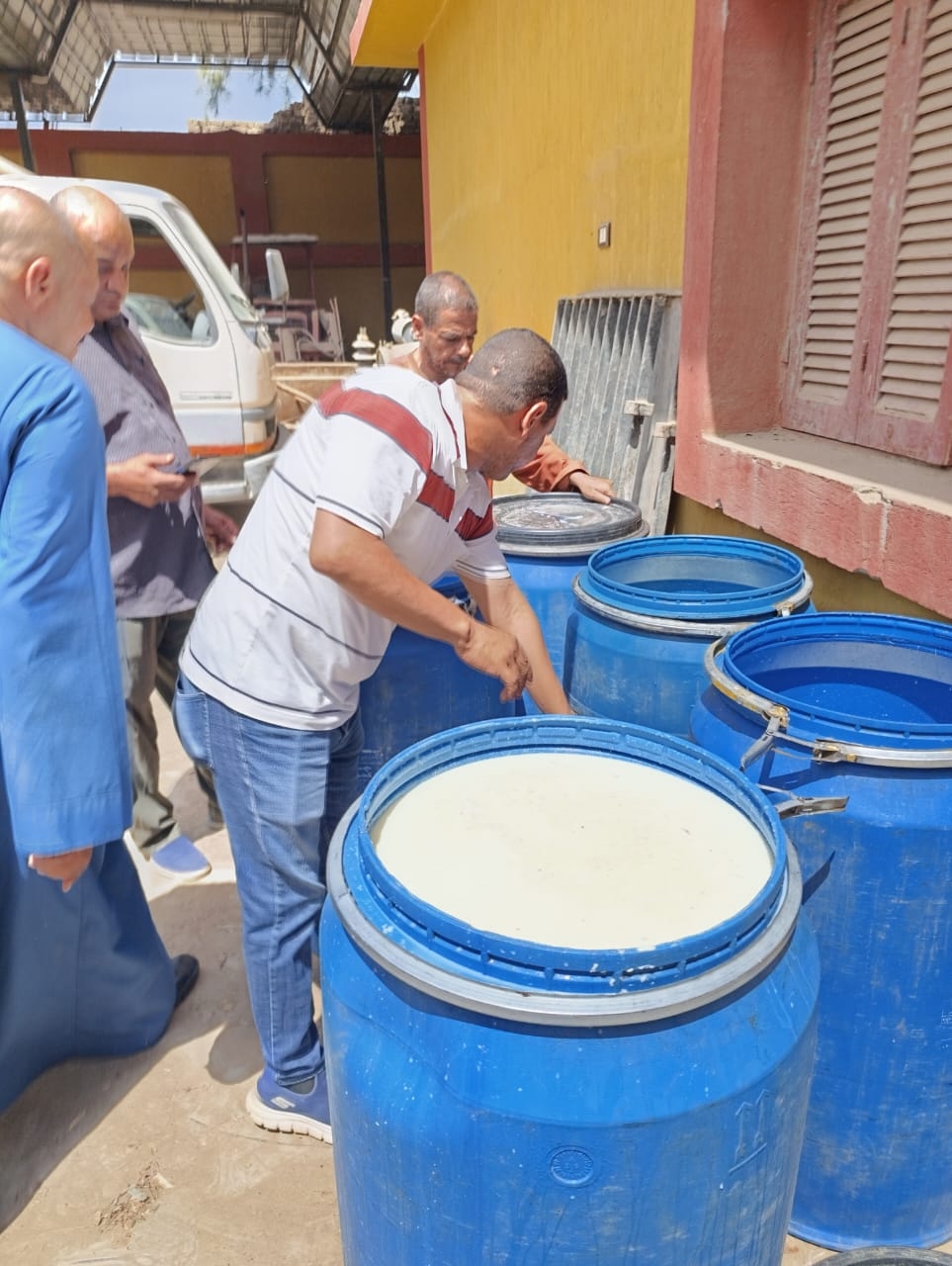 خلال حملة تموينية بمركز أبوتيج