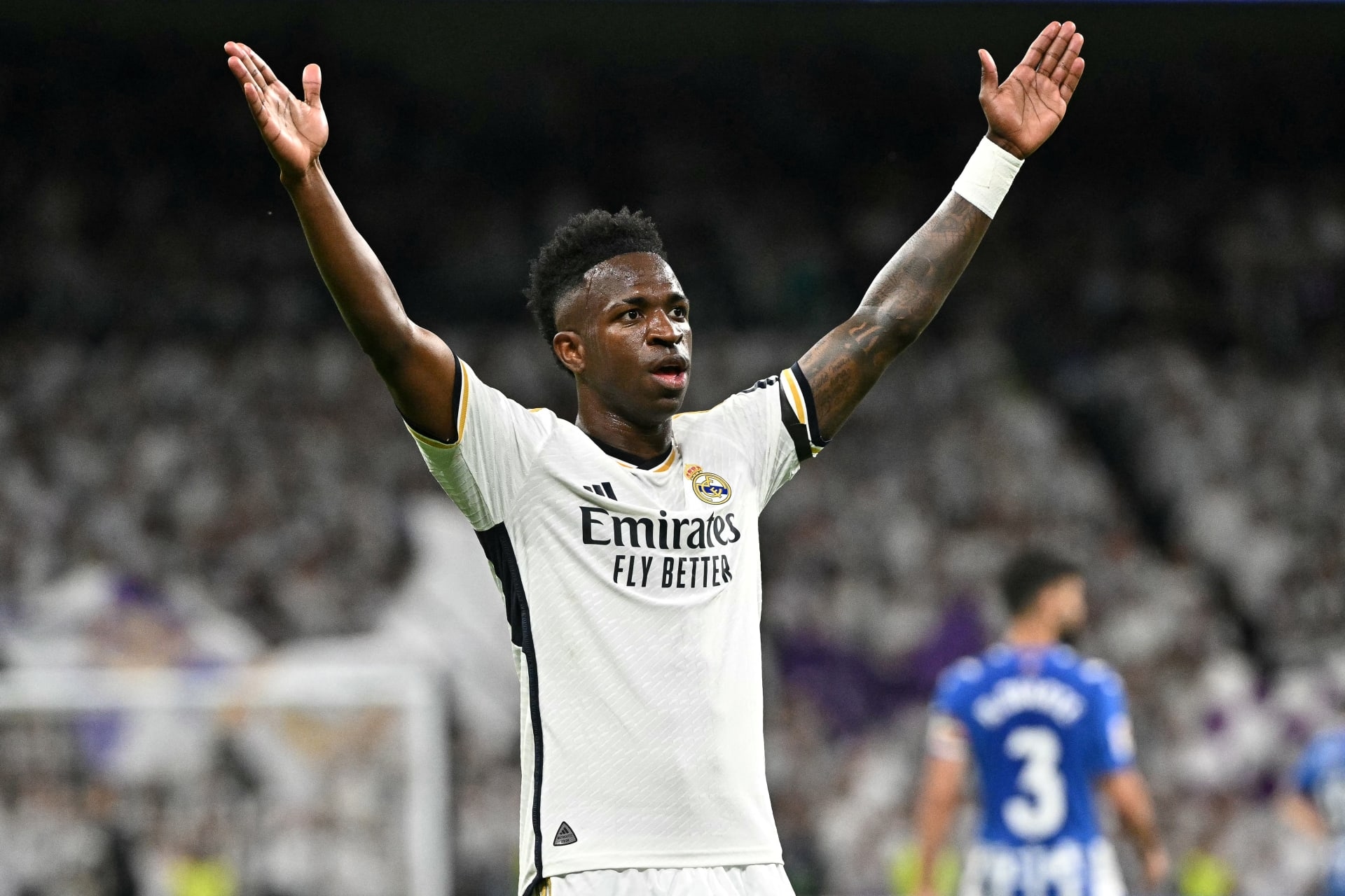 أزمة جديدة في التجديد.. ريال مدريد يرفض طلب فينيسيوس