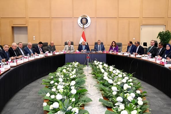وزير الصناعة يوجه بالتوسع في فروع سلامة الغذاء لتيسير التصدير