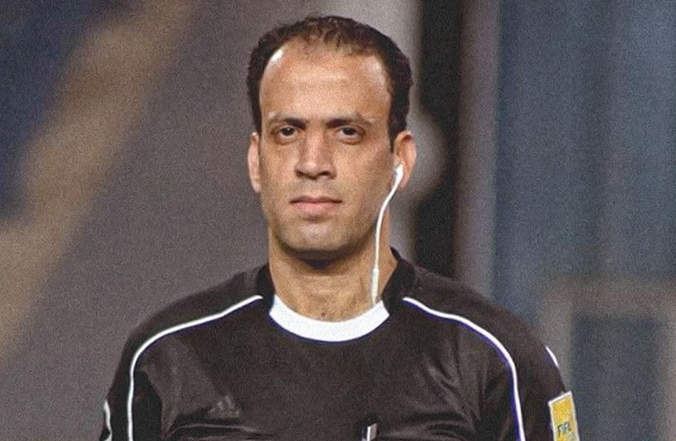 فخور بما قدمته .. محمد الحنفي يعلن اعتزاله التحكيم