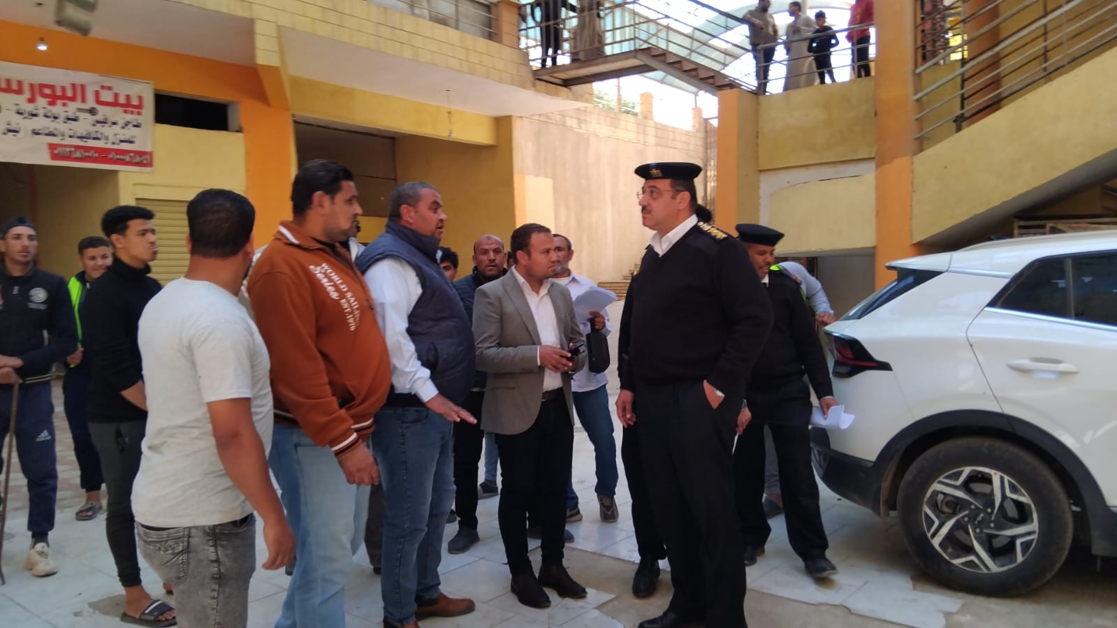 غلق وتشميع وإزالة مخالفات بنائية بالقطاع الثانى فى أكتوبر