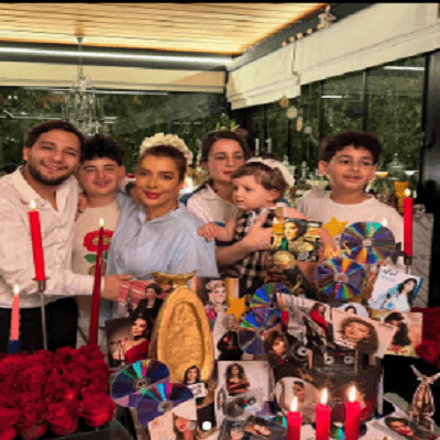 شام الذهبي لوالدتها أصالة فى عيد ميلادها: كل سنه وانتى تاج راسنا