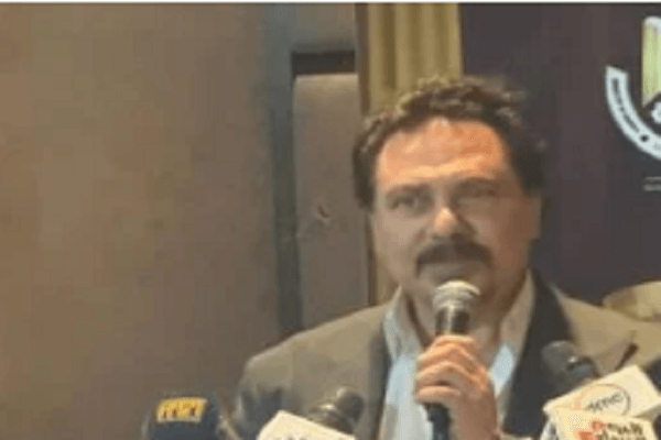 سر اعتزار محمد رياض عن رئاسة المهرجان القومي للمسرح المصري