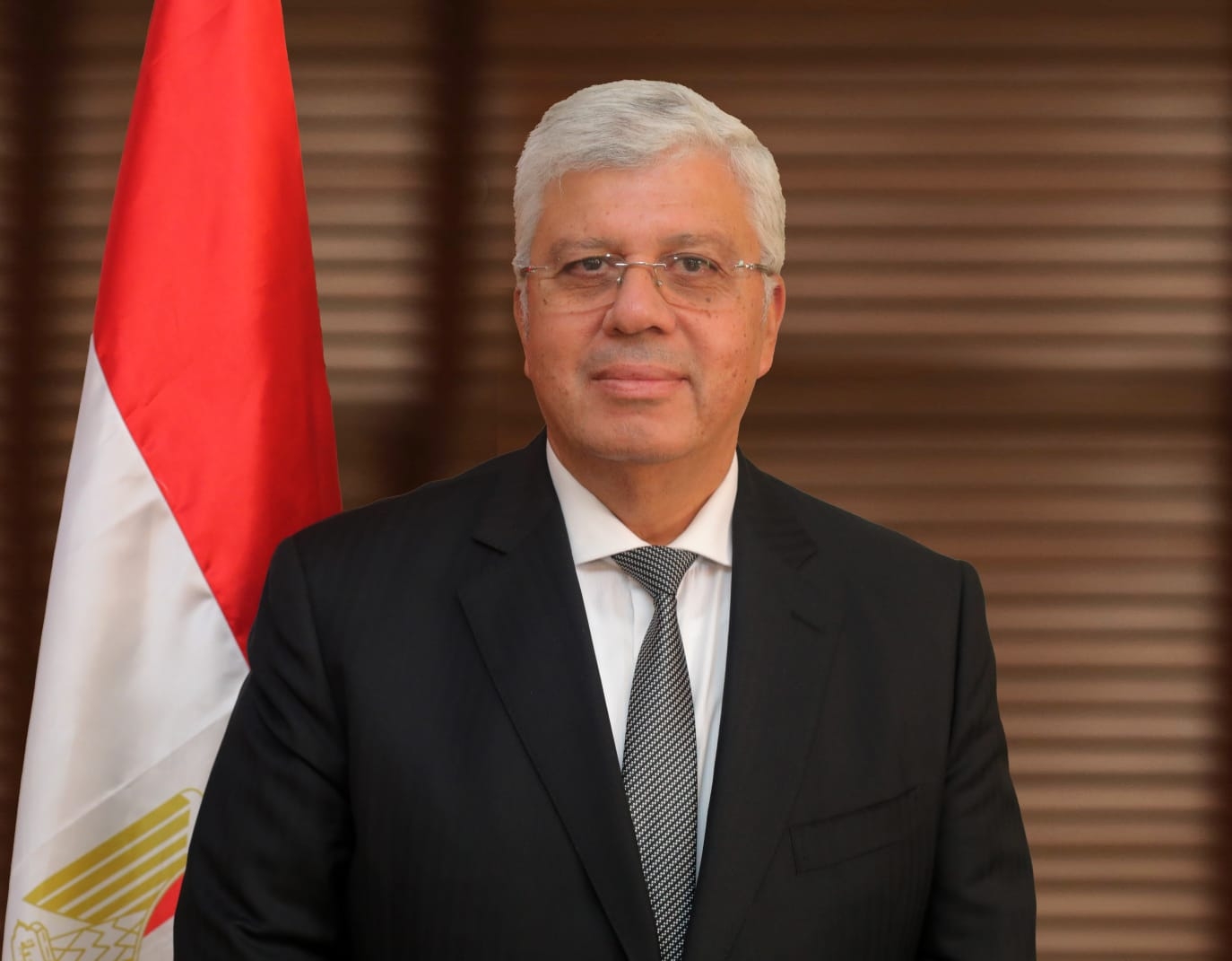 "عاشور": دعم الابتكار في الصناعات النسيجية لتعزيز التصنيع المحلي