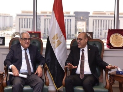 تعاون لشمول العمالة غير المنتظمة بخدمات "التأمين الصحي".وكشف دوري