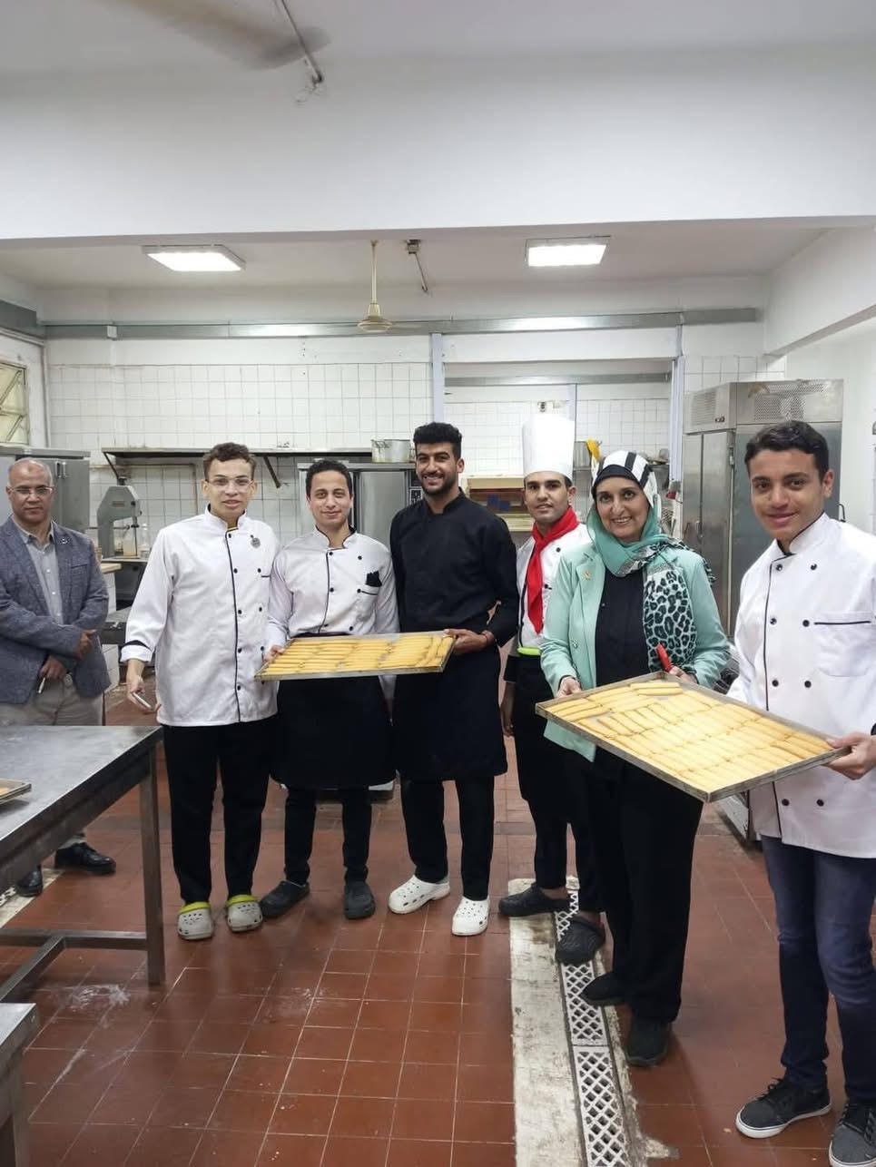 كحك وبسكوت العيد بكلية السياحة بجامعة القناة بأسعار تنافسية