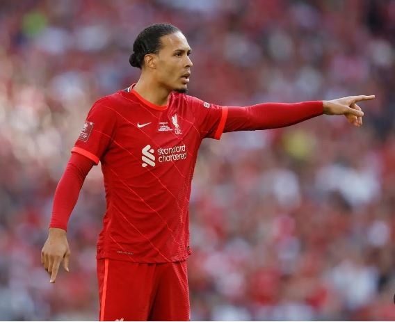 ليفربول يعلن تجديد عقد الهولندي فان دايك لمدة موسمين