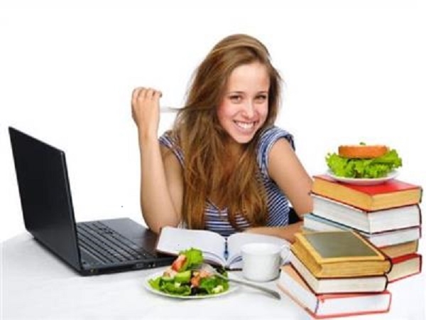 للطلاب.. أطعمة مهمة لتحفيز الذاكرة والتركيز أثناء المذاكرة