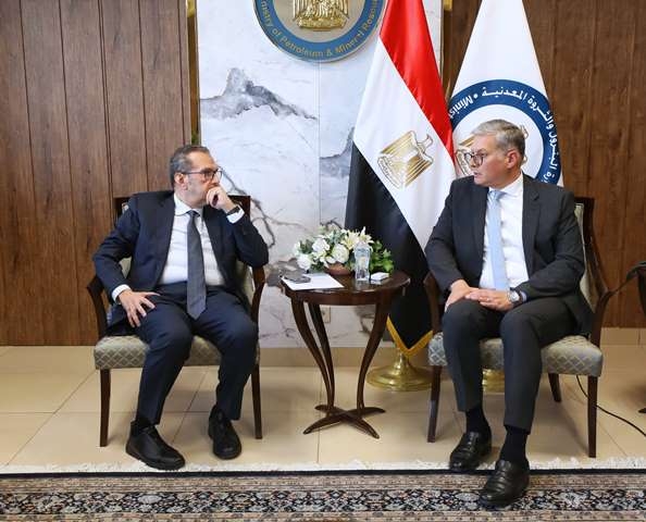 وزير البترول يبحث مع رئيس "أديس" برامج عملها فى أنشطة حفر الآبار