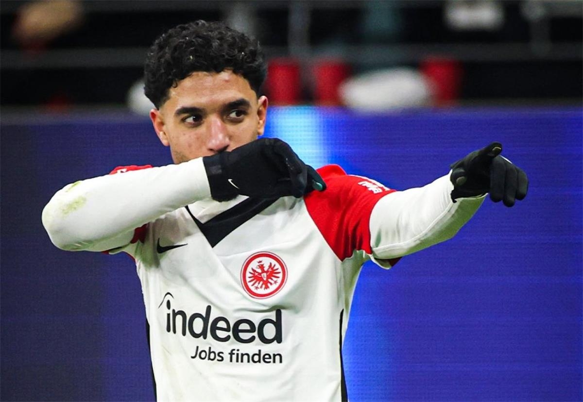 رغم انتقاله للسيتي .. مرموش يزين قائمة هدافى الدورى الألمانى