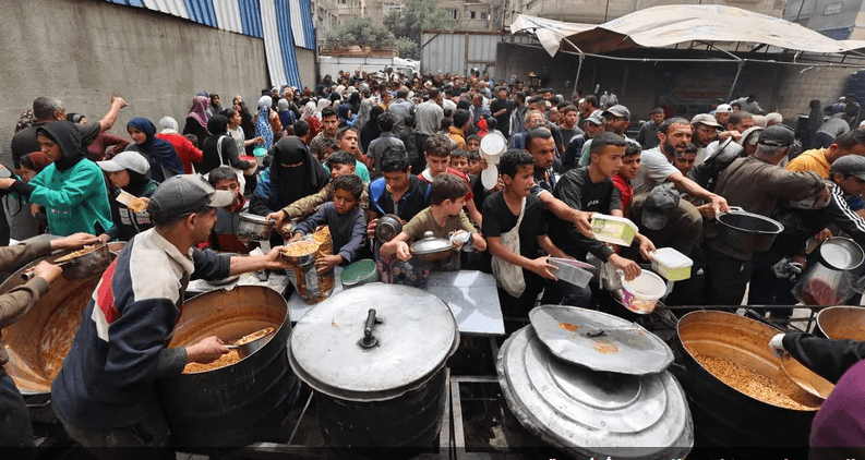 طحن وخبز المعكرونة والعدس.. آخر حيل الغزيين لمواجهة المجاعة