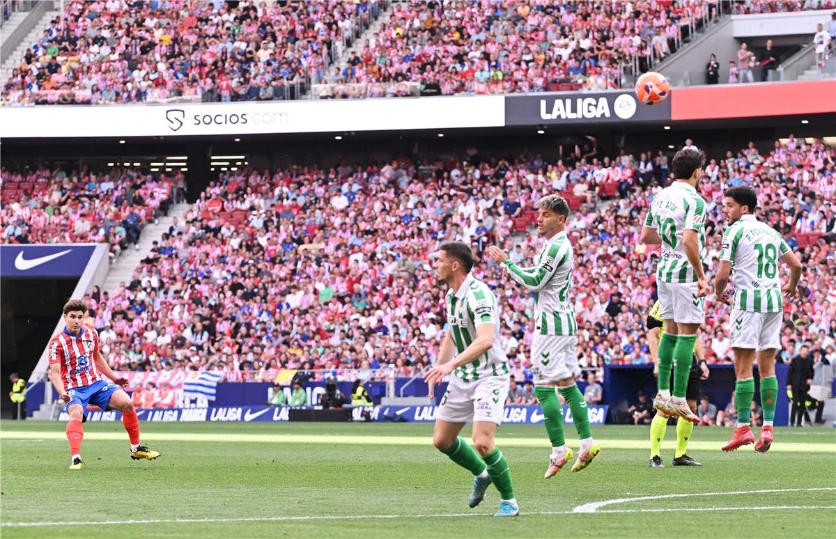 أتلتيكو مدريد يكتسح ريال بيتيس برباعية في الدوري الإسباني