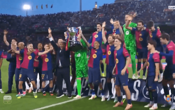 شاهد.. برشلونة يحتفل بكأس الدوري الإسباني في حضور لابورتا