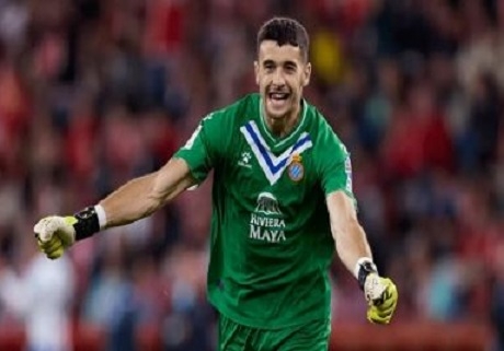 برشلونة يحصل على توقيع حارس إسبانيول بعد تفعيل الشرط الجزائري