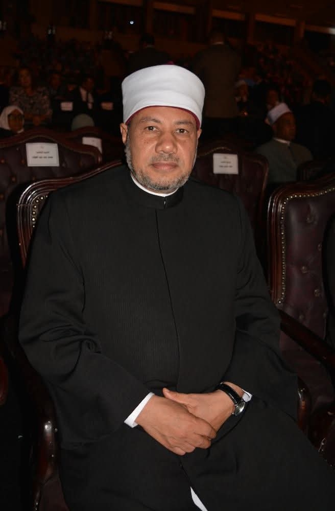 نائب رئيس جامعة الأزهر يهنئ الإخوة المسيحيين بعيد القيامة المجيد