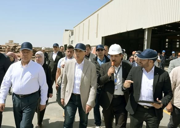 رئيس الوزراء يتفقد مجموعة مصانع شركة التوكل للصناعات الحديدية والجلفنة "توكل ستيل"