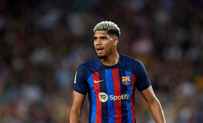 أراوخو يرفض الدوري السعودي.. ويفضل البقاء في برشلونة